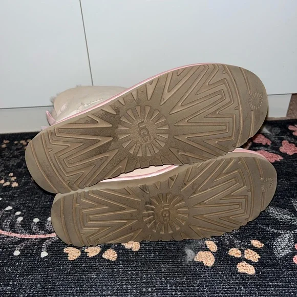 UGG Pink Bow Boots - Picture 4 of 4